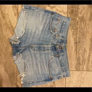 Levi’s luxor light shorts size 26